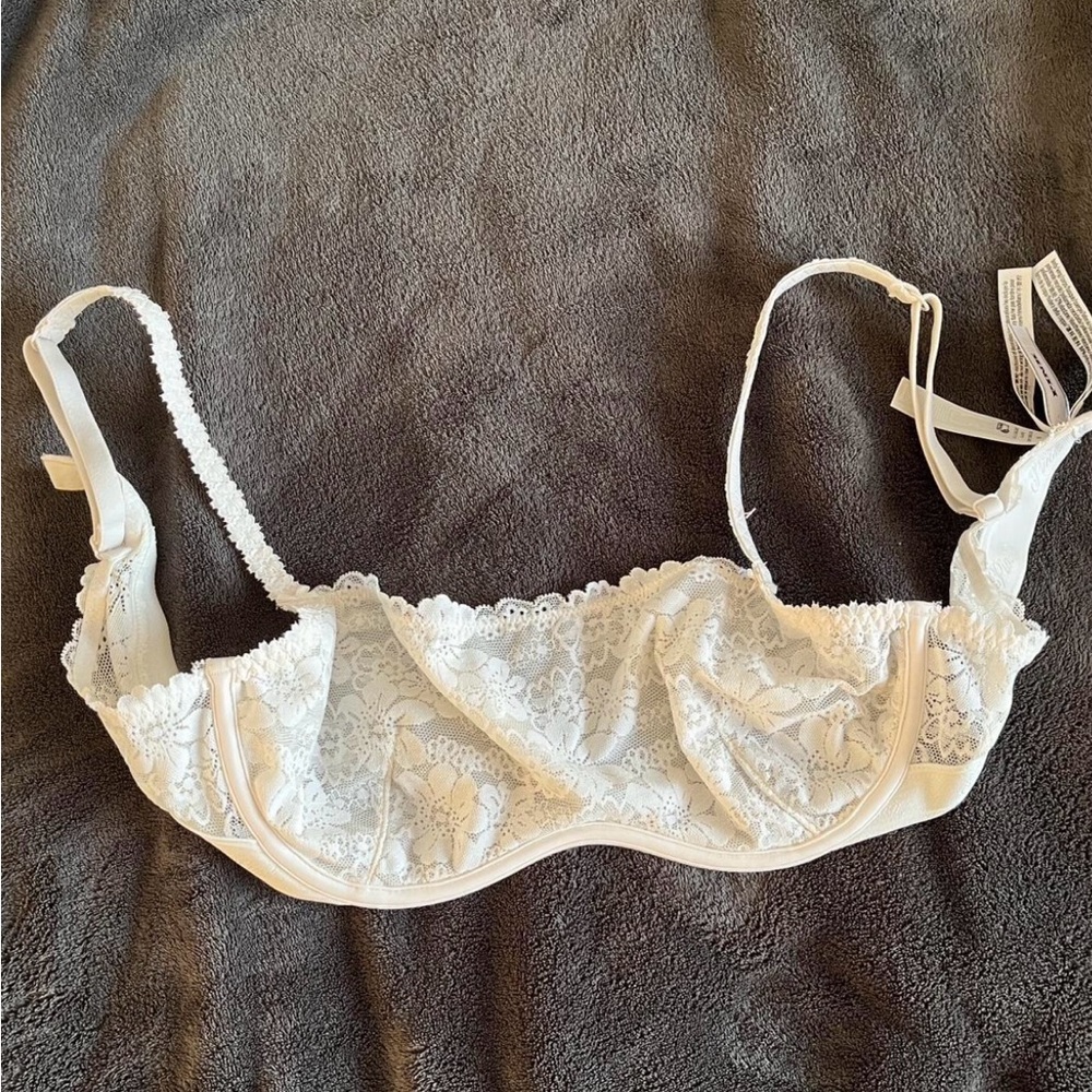 Victoria’s Secret Lace Underwire Bra